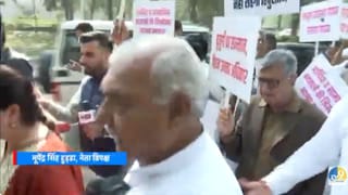 IDFC First Bank ਘੁਟਾਲਾ: ਹੱਥਾਂ ‘ਚ ਝੁਨਝੁਨਾ ‘ਤੇ ਬੈਨਰ ਲੈ ਕੇ ਸੜਕਾਂ ‘ਤੇ ਕਾਂਗਰਸ, ਦੋ ਦਿਨਾਂ ਤੱਕ ਰੋਸ ਪ੍ਰਦਰਸ਼ਨ ਦਾ ਐਲਾਨ