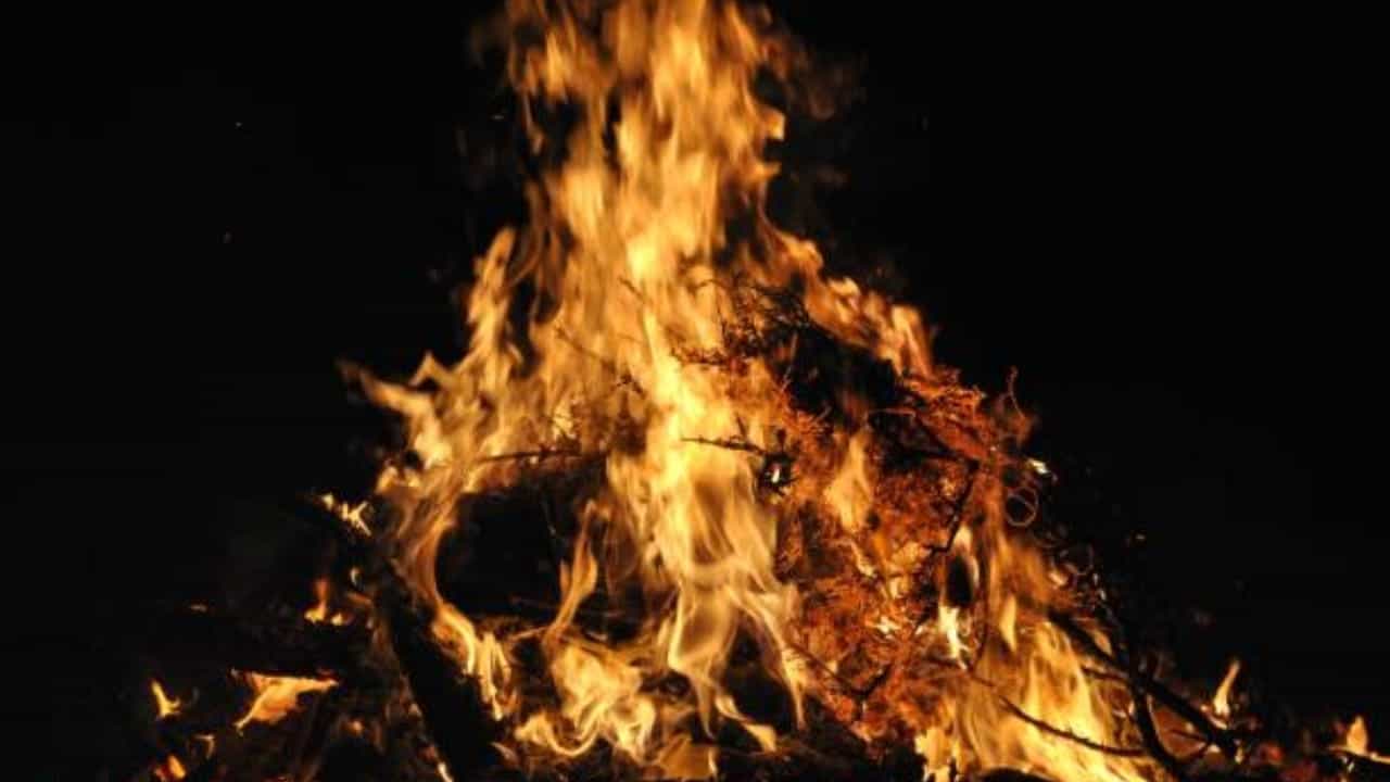 Holashtak 2026: ਕੱਲ੍ਹ ਤੋਂ ਸ਼ੁਰੂ ਹੋ ਰਹੀਆਂ ਹੋਲੀਆਂ, ਜਾਣੋ ਕੀ ਕਰਨਾ ਹੈ ਅਤੇ ਕੀ ਨਹੀਂ? Holashtak 2026: ਕੱਲ੍ਹ ਤੋਂ ਸ਼ੁਰੂ ਹੋ ਰਹੀਆਂ ਹੋਲੀਆਂ, ਜਾਣੋ ਕੀ ਕਰਨਾ ਹੈ ਅਤੇ ਕੀ ਨਹੀਂ?