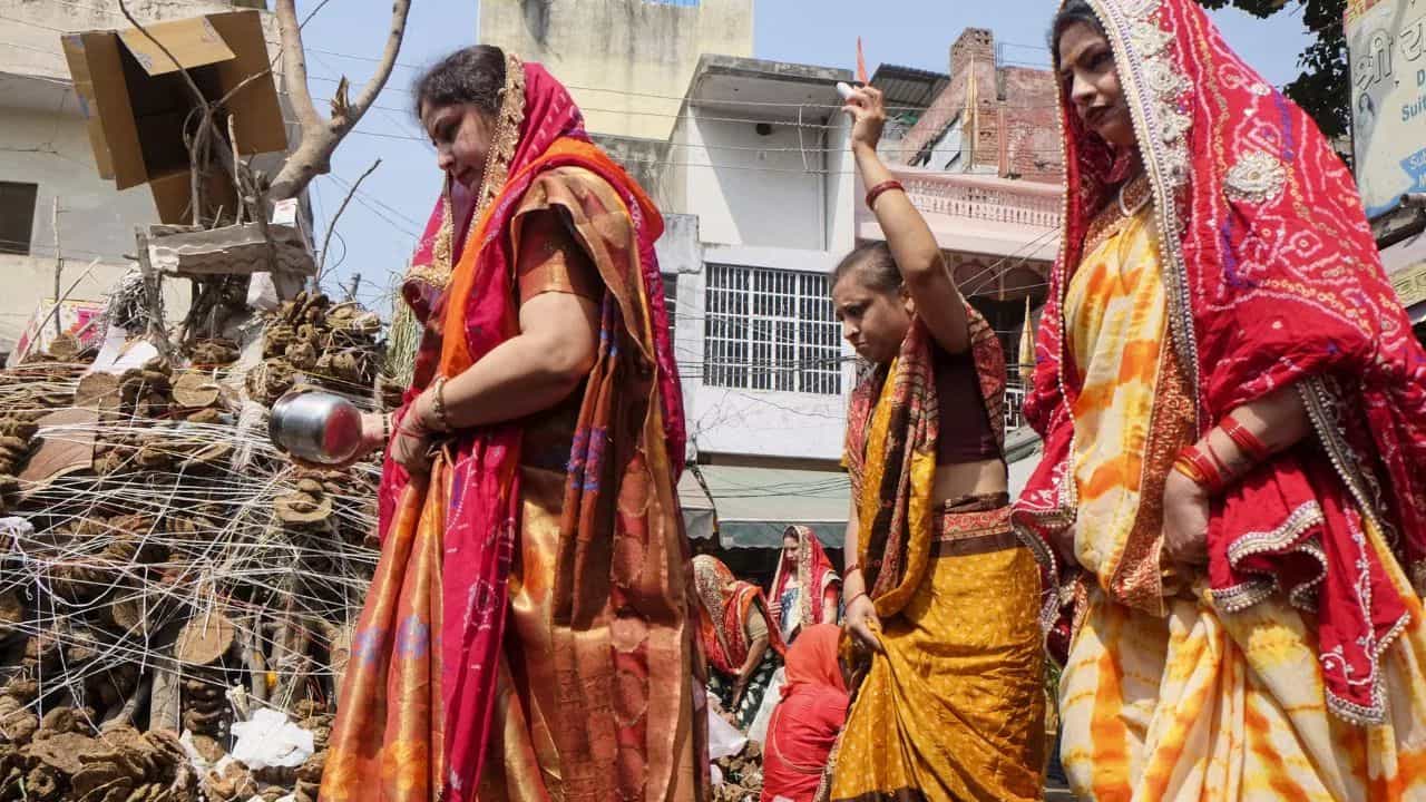 Holika Dahan 2026: ਹੋਲੀ ਤੇ ਚੰਦਰ ਗ੍ਰਹਿਣ ਦਾ ਸਾਇਆ! ਜਾਣੋ ਹੋਲਿਕਾ ਦਹਨ ਦਾ ਸਹੀ ਸਮਾਂ ਅਤੇ ਸੂਤਕ ਕਾਲ ਦੇ ਨਿਯਮ