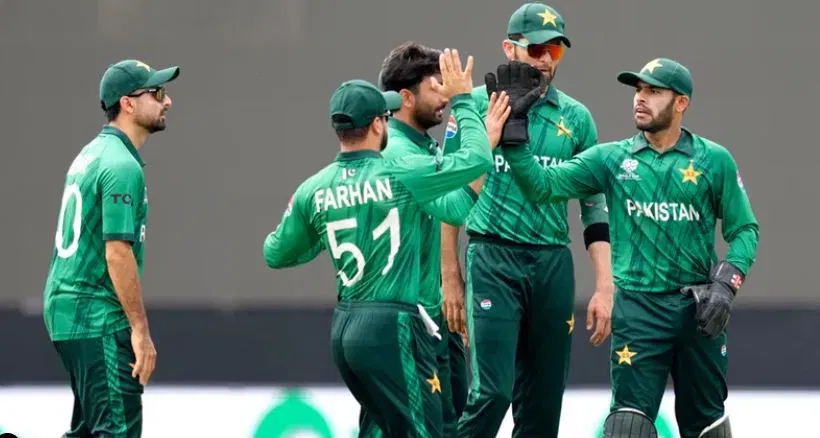 ਭਾਰਤ-ਪਾਕਿਸਤਾਨ ਮੈਚ ਦੌਰਾਨ ਇਸ਼ਤਿਹਾਰ ਦੀਆਂ ਦਰਾਂ ਅਸਮਾਨ ਛੂਹ ਰਹੀਆਂ ਹਨ। ਪ੍ਰਾਈਮ ਟਾਈਮ ਦੌਰਾਨ 10-ਸਕਿੰਟ ਦੇ ਇਸ਼ਤਿਹਾਰ ਦੀ ਕੀਮਤ 25 ਲੱਖ ਤੋਂ 40 ਲੱਖ ਦੇ ਵਿਚਕਾਰ ਹੋ ਸਕਦੀ ਹੈ। ਵਿਗਿਆਪਨ ਦੀ ਦਰ ਦਰਸ਼ਕਾਂ ਦੀ ਗਿਣਤੀ ਅਤੇ ਸਟ੍ਰੀਮਿੰਗ ਪਲੇਟਫਾਰਮ ਦੇ ਆਧਾਰ 'ਤੇ ਨਿਰਧਾਰਤ ਕੀਤੀਆਂ ਜਾਂਦੀਆਂ ਹਨ।