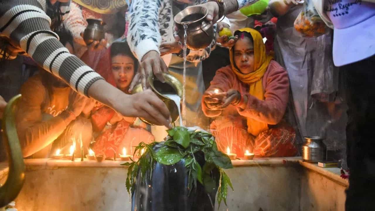 Mahashivratri 2026: 15 ਜਾਂ 16 ਫਰਵਰੀ... ਕਦੋਂ ਹੈ ਮਹਾਂਸ਼ਿਵਰਾਤਰੀ? ਜਾਣੋ ਸਹੀ ਤਾਰੀਖ, ਸ਼ੁਭ ਸਮਾਂ, ਪੂਜਾ ਦਾ ਤਰੀਕਾ ਤੇ ਮਹੱਤਵ Mahashivratri 2026: 15 ਜਾਂ 16 ਫਰਵਰੀ... ਕਦੋਂ ਹੈ ਮਹਾਂਸ਼ਿਵਰਾਤਰੀ? ਜਾਣੋ ਸਹੀ ਤਾਰੀਖ, ਸ਼ੁਭ ਸਮਾਂ, ਪੂਜਾ ਦਾ ਤਰੀਕਾ ਤੇ ਮਹੱਤਵ