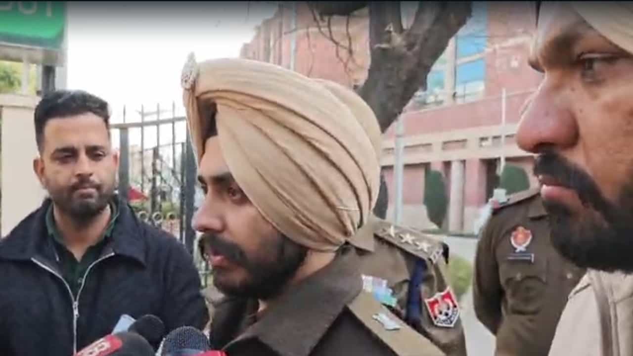 ਮੁਹਾਲੀ ਦੇ ਸਕੂਲਾਂ ਤੇ ਫੋਰਟਿਸ ਹਸਪਤਾਲ ਨੂੰ ਬੰਬ ਦੀ ਧਮਕੀ, ਪੁਲਿਸ ਕਰ ਰਹੀ ਜਾਂਚ