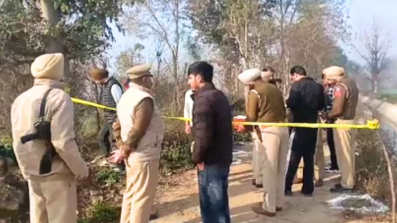 Punjab : ਪੁਲਿਸ ਮੁਲਾਜ਼ਮਾਂ ਦੇ ਸ਼ੱਕੀ ਕਾਤਲ ਦਾ ਫਰਜ਼ੀ ਐਨਕਾਊਟਰ, ਜਾਣੋ ਕਿਉਂ ਉਠਾਏ ਜਾ ਰਹੇ ਹਨ ਸਵਾਲ? Punjab : ਪੁਲਿਸ ਮੁਲਾਜ਼ਮਾਂ ਦੇ ਸ਼ੱਕੀ ਕਾਤਲ ਦਾ ਫਰਜ਼ੀ ਐਨਕਾਊਟਰ, ਜਾਣੋ ਕਿਉਂ ਉਠਾਏ ਜਾ ਰਹੇ ਹਨ ਸਵਾਲ?