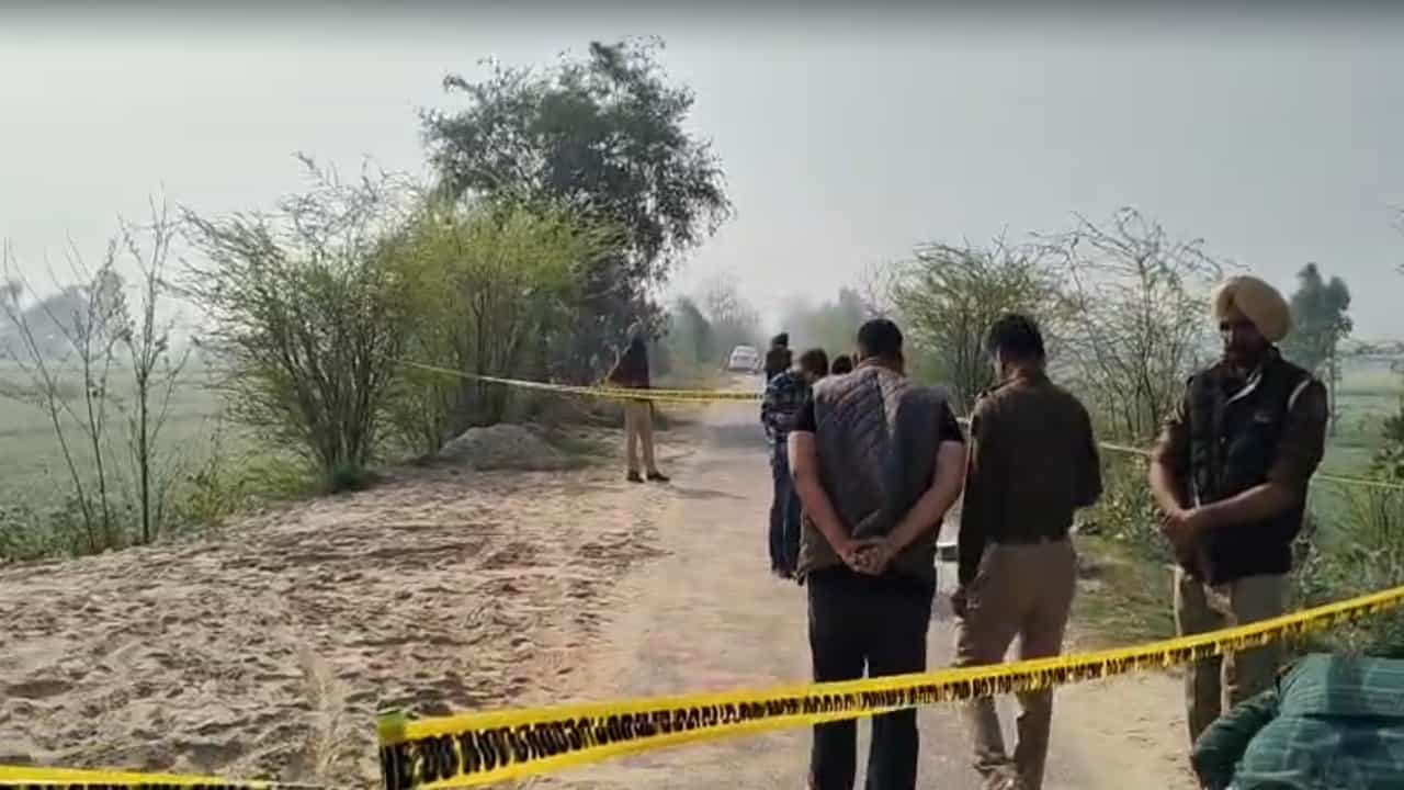 ਤਰਤਾਰਨ ਸਰਪੰਚ ਕਤਲ ਕੇਸ: ਪੁਲਿਸ ਨੂੰ ਵੱਡੀ ਕਾਮਾਯਾਬੀ, ਐਨਕਾਊਂਟਰ ਦੌਰਾਨ 2 ਮੁਲਜ਼ਮ ਕਾਬੂ ਤਰਤਾਰਨ ਸਰਪੰਚ ਕਤਲ ਕੇਸ: ਪੁਲਿਸ ਨੂੰ ਵੱਡੀ ਕਾਮਾਯਾਬੀ, ਐਨਕਾਊਂਟਰ ਦੌਰਾਨ 2 ਮੁਲਜ਼ਮ ਕਾਬੂ