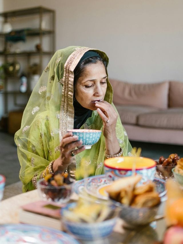 ਖਾਣ-ਪੀਣ ਸੰਬੰਧੀ ਉਹ ਗਲਤੀਆਂ ਜੋ ਰਮਜ਼ਾਨ ਦੌਰਾਨ ਕਰਦੇ ਹਨ ਲੋਕ