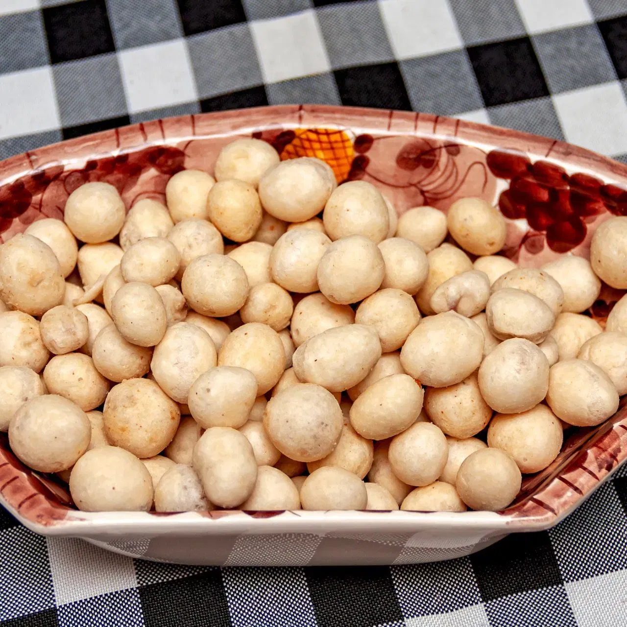 ਭੁੰਨਿਆ ਹੋਇਆ ਮਖਾਨਾ: ਘਿਓ ਵਿੱਚ ਮਖਾਨਾ ਭੁੰਨ ਕੇ ਖਾਣਾ ਭਾਰਤੀਆਂ ਦਾ ਫੇਵਰੇਟ ਸਨੈਕ ਹੈ। ਜੇਕਰ ਤੁਸੀਂ ਇਫਤਾਰ ਲਈ ਹੈਲਦੀ ਅਤੇ ਟੇਸਟੀ ਸਨੈਕਸ ਖਾਣਾ ਚਾਹੁੰਦੇ ਹੋ, ਤਾਂ ਮਖਾਨਾ ਰੋਸਟ ਤਿਆਰ ਕਰੋ। ਭੁੱਖ ਅਤੇ ਪਿਆਸ ਦੇ ਲੰਬੇ ਦਿਨ ਤੋਂ ਬਾਅਦ, ਮਖਾਨਾ ਫਾਈਬਰ ਨਾਲ ਭਰਪੂਰ ਸੰਪੂਰਨ ਭੋਜਨ ਹੈ।