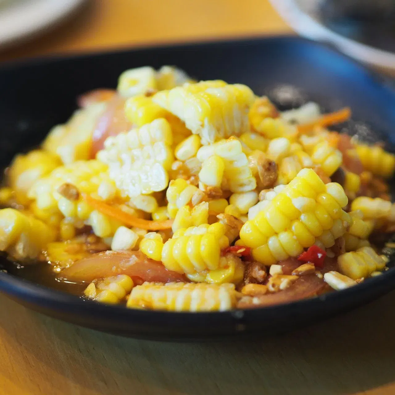 ਸਵੀਟ ਕੌਰਨ ਚਾਟ: ਮਿੰਟਾਂ ਵਿੱਚ ਬਣਨ ਵਾਲੀ ਸਵੀਟ ਕੌਰਨ ਚਾਟ ਦਾ ਟੇਸਟ ਵੀ ਸ਼ਾਨਦਾਰ ਹੁੰਦੀ ਹੈ। ਉਬਲੇ ਹੋਏ ਕੌਰਨ ਵਿੱਚ ਕੁਝ ਪਿਆਜ਼, ਟਮਾਟਰ ਅਤੇ ਨਿੰਬੂ ਮਿਲਾਓ। ਨਮਕ ਅਤੇ ਚਾਟ ਮਸਾਲਾ ਪਾਉਣਾ ਨਾ ਭੁੱਲੋ। ਇਸਦਾ ਸੁਆਦ ਸ਼ਾਨਦਾਰ ਹੈ ਅਤੇ ਇਹ ਤੁਹਾਡੀ ਸਿਹਤ ਲਈ ਵੀ ਫਾਇਦੇਮੰਦ ਹੈ।