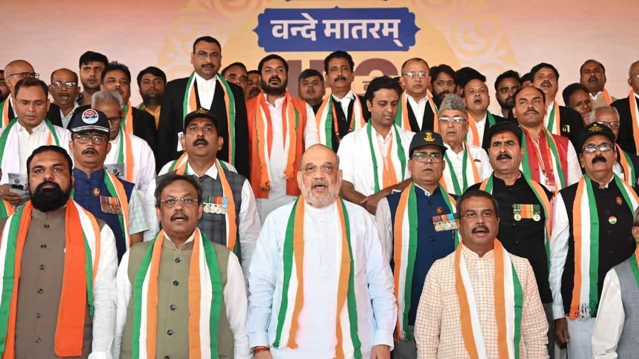 Vande Mataram Guidelines: ਰਾਸ਼ਟਰੀ ਗੀਤ ਵੰਦੇ ਮਾਤਰਮ ਸੰਬੰਧੀ ਸਰਕਾਰ ਨੇ ਬਦਲੇ ਨਿਯਮ, ਖੜ੍ਹੇ ਹੋਣਾ ਲਾਜ਼ਮੀ... ਜਾਣੋ ਨਵੇਂ ਦਿਸ਼ਾ-ਨਿਰਦੇਸ਼ਾਂ