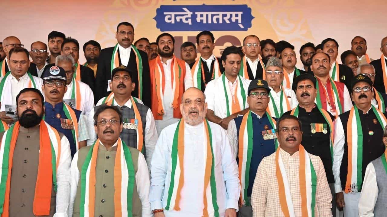 Vande Mataram Guidelines: ਰਾਸ਼ਟਰੀ ਗੀਤ ਵੰਦੇ ਮਾਤਰਮ ਸੰਬੰਧੀ ਸਰਕਾਰ ਨੇ ਬਦਲੇ ਨਿਯਮ, ਖੜ੍ਹੇ ਹੋਣਾ ਲਾਜ਼ਮੀ... ਜਾਣੋ ਨਵੇਂ ਦਿਸ਼ਾ-ਨਿਰਦੇਸ਼ਾਂ