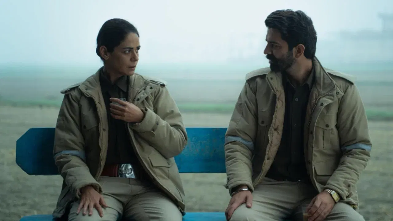 ਮੋਨਾ ਸਿੰਘ ਦੀ ਛੇ-ਐਪੀਸੋਡਾਂ ਵਾਲੀ ਸੀਰੀਜ਼ "ਕੋਹਰਾ 2" ਸਸਪੈਂਸ ਅਤੇ ਰੋਮਾਂਚ ਨਾਲ ਭਰਪੂਰ ਹੈ, ਜੋ ਤੁਹਾਨੂੰ ਅੰਤ ਤੱਕ ਹਰ ਸੀਨ ਨਾਲ ਜੁੜੀ ਰੱਖਦੀ ਹੈ। ਪਹਿਲੇ ਅਤੇ ਦੂਜੇ ਸੀਜ਼ਨ ਦੀ ਸ਼ਾਨਦਾਰ ਸਫਲਤਾ ਤੋਂ ਬਾਅਦ, ਹਰ ਕਿਸੇ ਦੇ ਮਨ ਵਿੱਚ ਇੱਕੋ ਸਵਾਲ ਹੈ ਕਿ ਕੀ ਤੀਜਾ ਸੀਜ਼ਨ ਹੋਵੇਗਾ। ਆਓ ਜਾਣਦੇ ਹਾਂ ਕਿ ਨਿਰਦੇਸ਼ਕ "ਕੋਹਰਾ ਸੀਜ਼ਨ 3" ਬਾਰੇ ਕੀ ਕਹਿੰਦੇ ਹਨ।