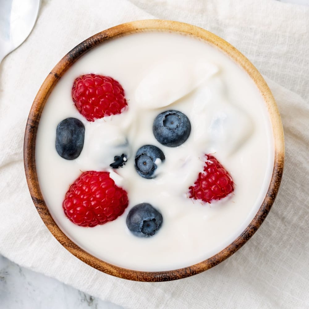 ਹੰਗ ਕਰਡ ਫਲਾਂ ਦਾ ਕਟੋਰਾ: ਤੁਸੀਂ ਦੁਪਹਿਰ ਦੇ ਖਾਣੇ ਲਈ ਇੱਕ ਹੰਗ ਕਰਡ ਫਲਾਂ ਦਾ ਕਟੋਰਾ ਬਣਾ ਸਕਦੇ ਹੋ। ਦਹੀਂ ਨੂੰ ਰਾਤ ਭਰ ਕੱਪੜੇ ਵਿੱਚ ਲਟਕਾਓ। ਸਵੇਰੇ, ਇਸ ਨੂੰ ਆਪਣੇ ਲੰਚ ਬਾਕਸ ਵਿੱਚ ਪਾਓ। ਕੁਝ ਕੱਟੇ ਹੋਏ ਗਰਮ ਖੰਡੀ ਫਲ, ਜਿਵੇਂ ਕਿ ਸੇਬ, ਕੇਲੇ ਅਤੇ ਬੇਰੀਆਂ, ਪਾਓ ਅਤੇ ਥੋੜ੍ਹਾ ਜਿਹਾ ਸ਼ਹਿਦ ਪਾਓ।