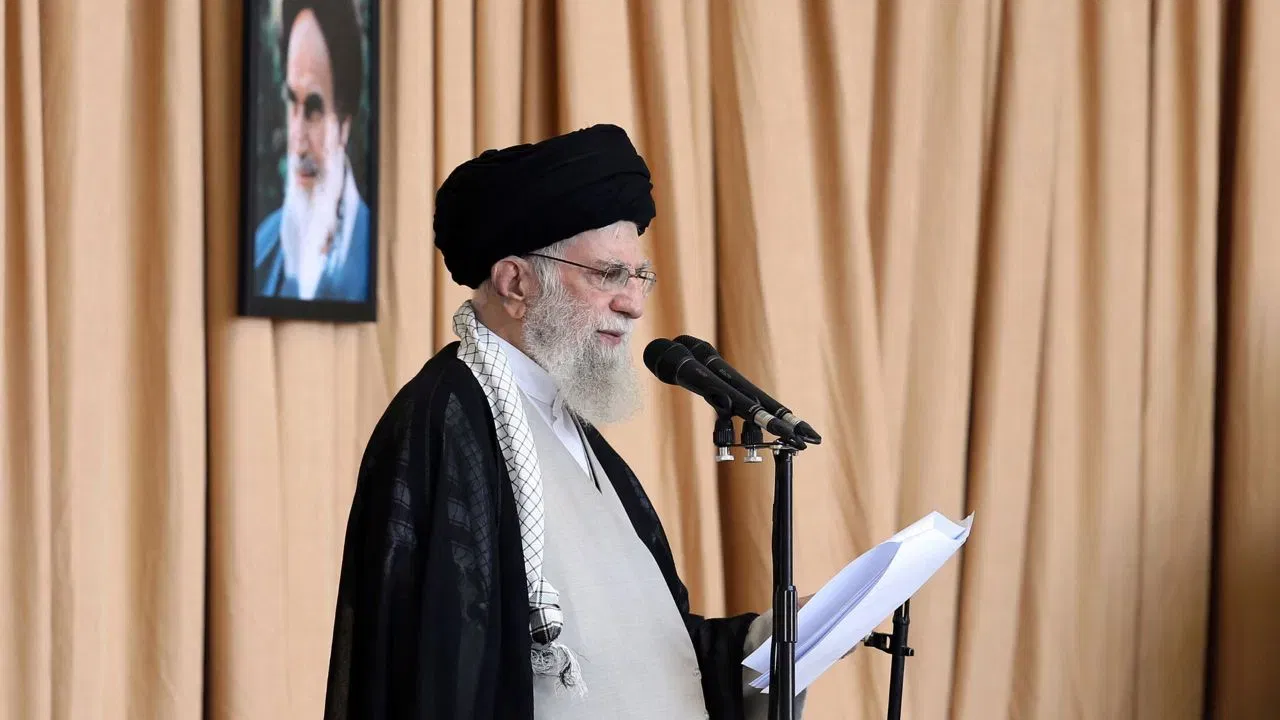 Iran Israel War:  ਖਾਮੇਨੇਈ ਨੇ ਹਮੇਸ਼ਾ ਲੁਕਾ ਕੇ ਰੱਖਿਆ ‘ਸੱਜੇ ਹੱਥ’ ਦਾ ਰਾਜ, ਕੀ ਸੀ ਵਜ੍ਹਾ? ਜਾਣੋ…