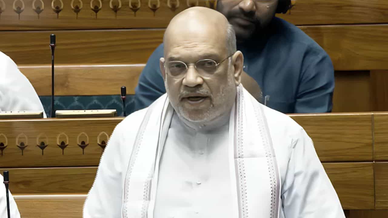 ਕੋਈ ਮਹੱਤਵਪੂਰਨ ਸੈਸ਼ਨ ਆਉਂਦਾ ਹੈ, ਰਾਹੁਲ ਗਾਂਧੀ ਵਿਦੇਸ਼ ਚਲੇ ਜਾਂਦੇ ਹਨ... ਲੋਕ ਸਭਾ ਚ ਬੋਲੇ ਅਮਿਤ ਸ਼ਾਹ ਕੋਈ ਮਹੱਤਵਪੂਰਨ ਸੈਸ਼ਨ ਆਉਂਦਾ ਹੈ, ਰਾਹੁਲ ਗਾਂਧੀ ਵਿਦੇਸ਼ ਚਲੇ ਜਾਂਦੇ ਹਨ... ਲੋਕ ਸਭਾ ਚ ਬੋਲੇ ਅਮਿਤ ਸ਼ਾਹ