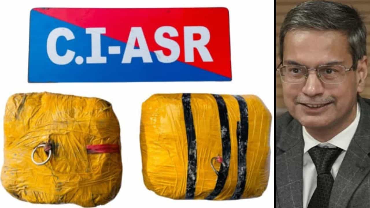 ਅੰਮ੍ਰਿਤਸਰ ਚ ਨਸ਼ਾ ਤਸਕਰ ਦੇ ਮਾਡਿਊਲ ਦਾ ਪਰਦਾਫਾਸ਼, ਦੋ ਤਸਕਰ ਗ੍ਰਿਫਤਾਰ; 7 ਕਿਲੋ ਹੈਰੋਇਨ ਬਰਾਮਦ ਅੰਮ੍ਰਿਤਸਰ ਚ ਨਸ਼ਾ ਤਸਕਰ ਦੇ ਮਾਡਿਊਲ ਦਾ ਪਰਦਾਫਾਸ਼, ਦੋ ਤਸਕਰ ਗ੍ਰਿਫਤਾਰ; 7 ਕਿਲੋ ਹੈਰੋਇਨ ਬਰਾਮਦ