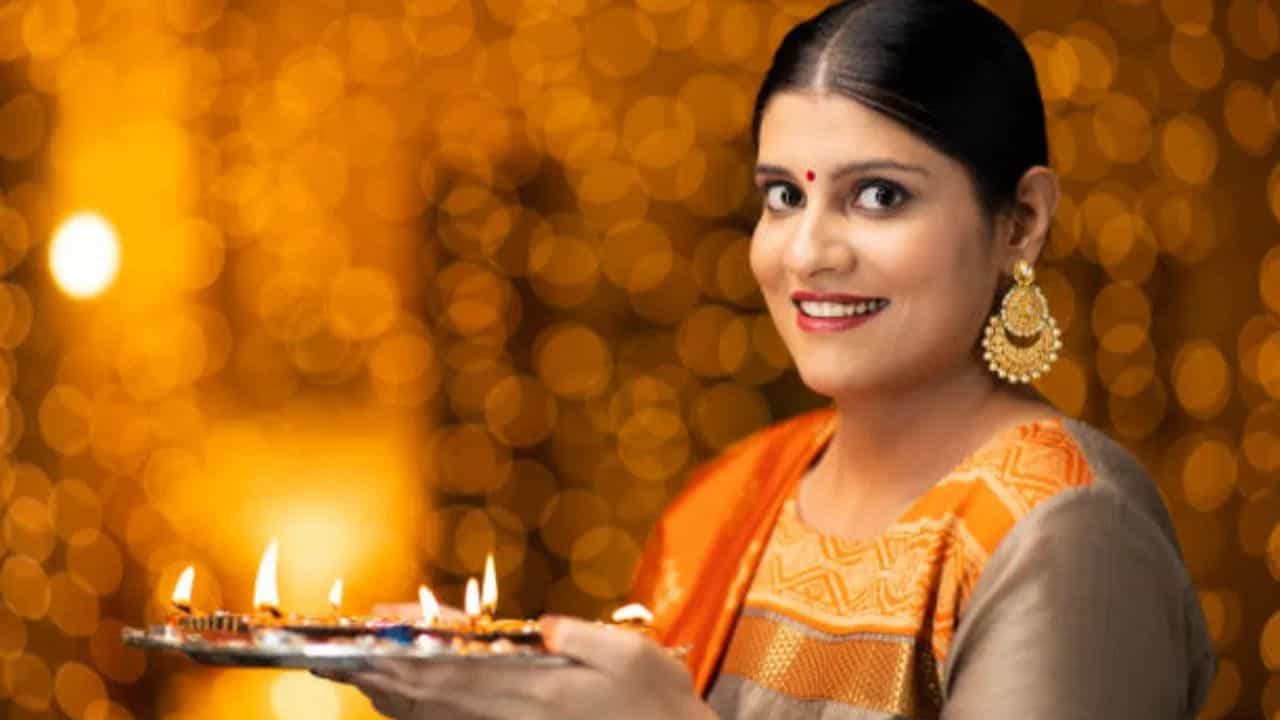 Chaitra Navratri 2026: ਸਿਰਫ਼ ਮੰਦਰ ਹੀ ਨਹੀਂ, ਨਰਾਤਿਆਂ ਵਿੱਚ ਘਰ ਦੇ ਇਨ੍ਹਾਂ ਥਾਂਵਾਂ ਤੇ ਦੀਵਾ ਜਗਾਉਣਾ ਹੁੰਦਾ ਹੈ ਬੇਹੱਦ ਸ਼ੁਭ Chaitra Navratri 2026: ਸਿਰਫ਼ ਮੰਦਰ ਹੀ ਨਹੀਂ, ਨਰਾਤਿਆਂ ਵਿੱਚ ਘਰ ਦੇ ਇਨ੍ਹਾਂ ਥਾਂਵਾਂ ਤੇ ਦੀਵਾ ਜਗਾਉਣਾ ਹੁੰਦਾ ਹੈ ਬੇਹੱਦ ਸ਼ੁਭ