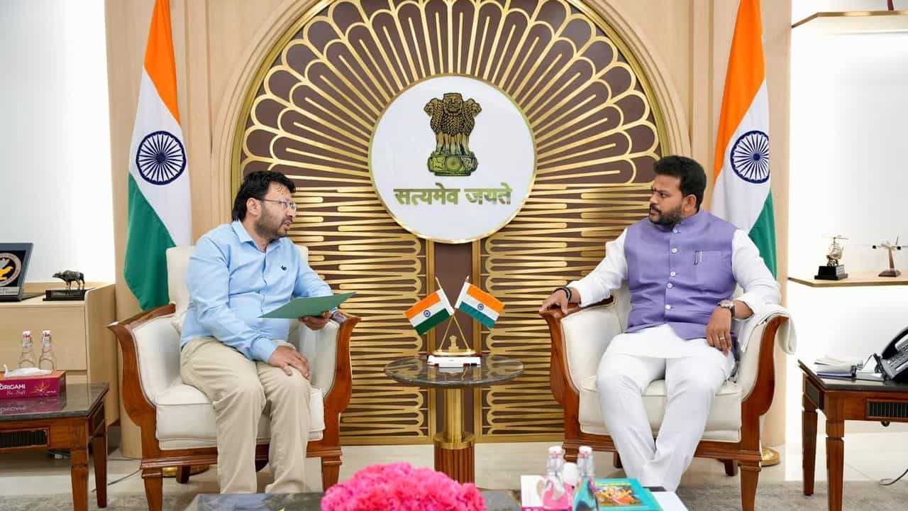 ਟੂਰਿਸਟ ਵੀਜ਼ਿਆਂ ਤੇ ਗਏ ਕਈ ਪੰਜਾਬੀ ਦੁਬਈ ਵਿੱਚ ਫਸੇ , ਖਤਮ ਹੋ ਰਹੀ ਮਿਆਦ ਅਤੇ ਪੈਸੇ, ਹੈਲਪਲਾਈਨ ਤੇ ਲਗਾਤਾਰ ਆ ਰਹੇ ਫੋਨ ਟੂਰਿਸਟ ਵੀਜ਼ਿਆਂ ਤੇ ਗਏ ਕਈ ਪੰਜਾਬੀ ਦੁਬਈ ਵਿੱਚ ਫਸੇ , ਖਤਮ ਹੋ ਰਹੀ ਮਿਆਦ ਅਤੇ ਪੈਸੇ, ਹੈਲਪਲਾਈਨ ਤੇ ਲਗਾਤਾਰ ਆ ਰਹੇ ਫੋਨ