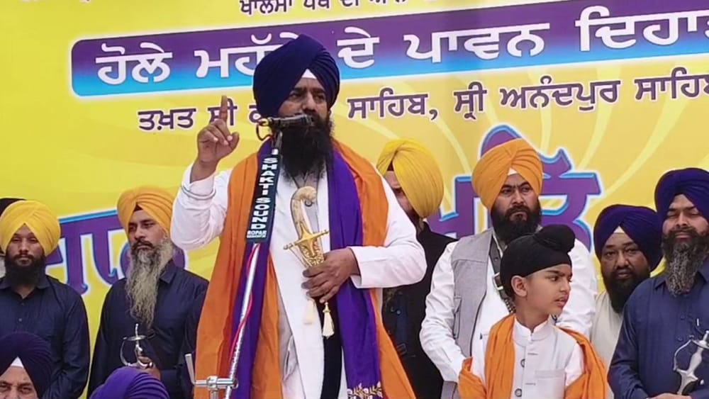 ਖਾਲਸਾ ਪੰਥ ਦਾ ਛੇ ਦਿਨਾਂ ਦਾ ਕੌਮੀ ਤਿਉਹਾਰ, ਹੋਲਾ ਮੁਹੱਲਾ ਅੱਜ ਆਪਣੇ ਆਖਰੀ ਦਿਨ ਤਖ਼ਤ ਸ੍ਰੀ ਕੇਸਗੜ੍ਹ ਸਾਹਿਬ ਵਿਖੇ ਸਮਾਪਤ ਹੋਇਆ। ਅਖੰਡ ਪਾਠ ਸਾਹਿਬ ਦੇ ਭੋਗ ਤੋਂ ਬਾਅਦ ਤਖ਼ਤ ਸ੍ਰੀ ਕੇਸਗੜ੍ਹ ਸਾਹਿਬ ਦੇ ਜਥੇਦਾਰ ਕੁਲਦੀਪ ਸਿੰਘ ਗੜਗੱਜ ਨੇ ਕੌਮ ਦੇ ਨਾਮ ਸੰਦੇਸ਼ ਪੜ੍ਹਿਆ।