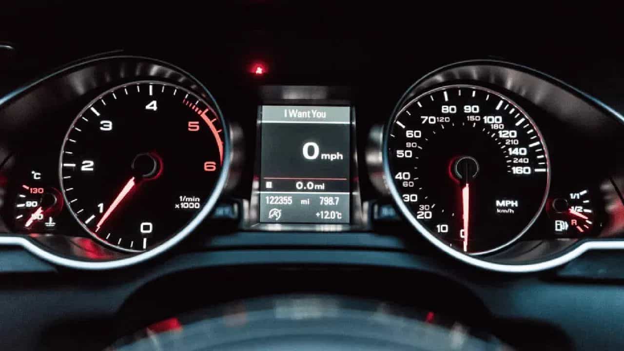 ਕੀ ਤੁਸੀਂ ਵੀ ਕਾਰ ਦੀ ਘੱਟ ਮਾਈਲੇਜ ਤੋਂ ਹੋ ਪ੍ਰੇਸ਼ਾਨ? ਇਨ੍ਹਾਂ ਸੌਖੇ ਨੁਸਖ਼ਿਆਂ ਨਾਲ ਕਰੋ ਤੇਲ ਦੇ ਪੈਸਿਆਂ ਦੀ ਵੱਡੀ ਬਚਤ