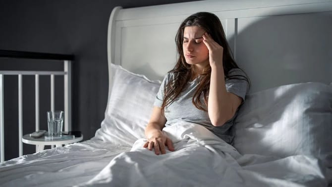 ਸਵੇਰੇ ਉੱਠਦੇ ਹੀ ਸਿਰ ਕਿਉਂ ਲੱਗਦਾ ਹੈ ਭਾਰੀ? ਜਾਣੋ ਇਸ ਪਿੱਛੇ ਸਿਹਤ ਦੇ ਸੰਕੇਤ