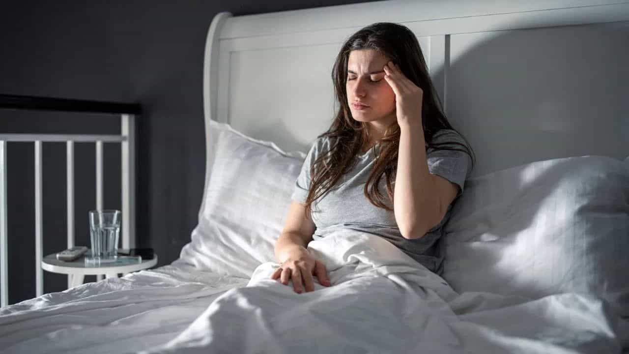 ਸਵੇਰੇ ਉੱਠਦੇ ਹੀ ਸਿਰ ਕਿਉਂ ਲੱਗਦਾ ਹੈ ਭਾਰੀ? ਜਾਣੋ ਇਸ ਪਿੱਛੇ ਛਿਪੇ ਸਿਹਤ ਦੇ ਗੰਭੀਰ ਸੰਕੇਤ ਸਵੇਰੇ ਉੱਠਦੇ ਹੀ ਸਿਰ ਕਿਉਂ ਲੱਗਦਾ ਹੈ ਭਾਰੀ? ਜਾਣੋ ਇਸ ਪਿੱਛੇ ਛਿਪੇ ਸਿਹਤ ਦੇ ਗੰਭੀਰ ਸੰਕੇਤ