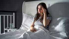 ਸਵੇਰੇ ਉੱਠਦੇ ਹੀ ਸਿਰ ਕਿਉਂ ਲੱਗਦਾ ਹੈ ਭਾਰੀ? ਜਾਣੋ ਇਸ ਪਿੱਛੇ ਛਿਪੇ ਸਿਹਤ ਦੇ ਗੰਭੀਰ ਸੰਕੇਤ...