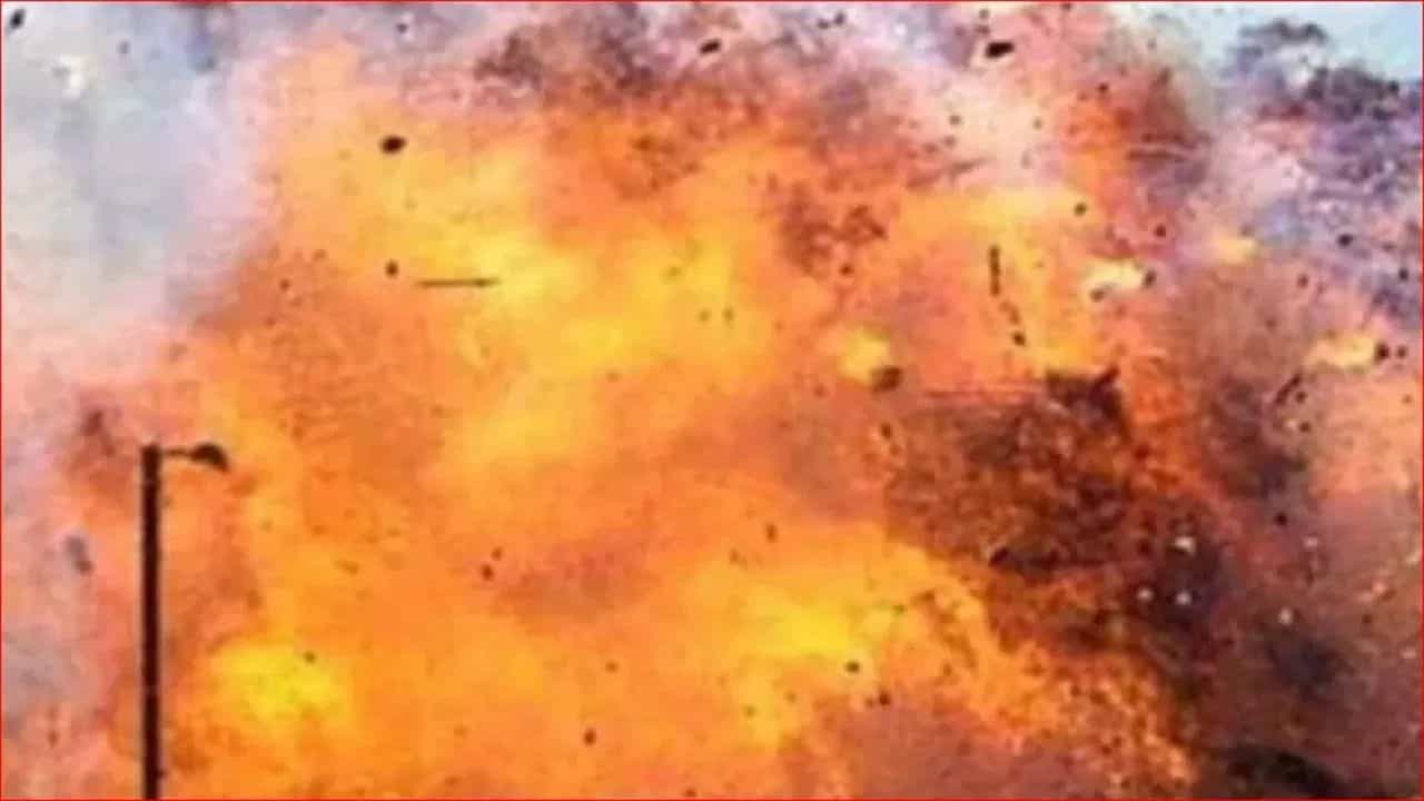 Explosion In Nagpur: ਨਾਗਪੁਰ ਦੀ ਬਾਰੂਦ ਫੈਕਟਰੀ ਚ ਜ਼ਬਰਦਸਤ ਧਮਾਕਾ, 17 ਲੋਕਾਂ ਦੀ ਮੌਤ, 18 ਗੰਭੀਰ ਜ਼ਖਮੀ Explosion In Nagpur: ਨਾਗਪੁਰ ਦੀ ਬਾਰੂਦ ਫੈਕਟਰੀ ਚ ਜ਼ਬਰਦਸਤ ਧਮਾਕਾ, 17 ਲੋਕਾਂ ਦੀ ਮੌਤ, 18 ਗੰਭੀਰ ਜ਼ਖਮੀ