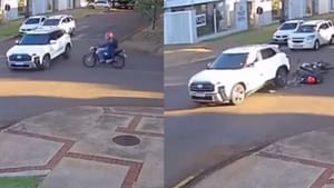 ਕਾਰ ਨਾਲ ਟੱਕਰਾਈ ਤੇਜ਼ ਰਫ਼ਤਾਰ ਬਾਈਕ ਸਵਾਰ, ਘਟਨਾ ਤੋਂ ਬਾਅਦ ਹੈਰਾਨ ਹੋਏ ਲੋਕ ਕਾਰ ਨਾਲ ਟੱਕਰਾਈ ਤੇਜ਼ ਰਫ਼ਤਾਰ ਬਾਈਕ ਸਵਾਰ, ਘਟਨਾ ਤੋਂ ਬਾਅਦ ਹੈਰਾਨ ਹੋਏ ਲੋਕ