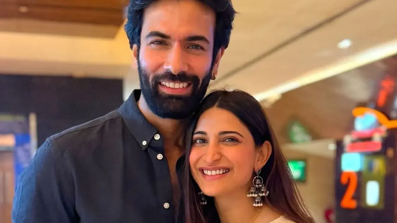 ਅਦਾਕਾਰਾ ਨੇ ਦਾਨਿਸ਼ ਲਈ ਇਹ ਵੀ ਲਿਖਿਆ, "ਉਜ਼ੈਰ ਬਲੋਚ ਦੇ ਰੂਪ ਵਿੱਚ ਤੁਹਾਡੀ ਐਕਟਿੰਗ ਜਬਰਦਸਤ, ਸਹਿਜ ਅਤੇ ਅਭੁੱਲ ਸੀ। ਪੂਰੀ ਦੁਨੀਆ ਨੂੰ ਤੁਹਾਡੇ ਲਈ ਰੁਕਦੇ ਹੋਏ ਦੇਖਿਆ, ਲੋਕ ਤੁਹਾਡੇ ਨਾਲ ਤਸਵੀਰਾਂ ਲੈਣਾ ਚਾਹੁੰਦੇ ਹੋਏ, ਤਾਰੀਫ ਭਰੇ ਮੈਸੇਜ ਭੇਜ ਰਹੇ ਹਨ, ਅਤੇ ਜਦੋਂ ਤੁਸੀਂ ਨੇੜਿਓ ਲੰਘਦੇ ਹੋ ਤਾਂ ਉਨ੍ਹਾਂ ਦੇ ਦਿਲਾਂ ਦੀ ਧੜਕਨ ਤੇਜ ਹੋ ਜਾਂਦੀ ਹੈ... ਇਹ ਮੁਮੈਂਟ ਤੁਹਾਡਾ ਹੈ।"