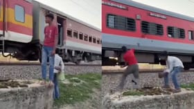 Shocking Video: ਚੱਲਦੀ ਰੇਲਗੱਡੀ ‘ਤੇ ਸੁੱਟਿਆ ਗੋਬਰ, ਹਰਕਤ ਦੇਖ ਕੇ ਭੜਕੇ ਲੋਕ, ਦੇਖੋ ਵੀਡੀਓ...