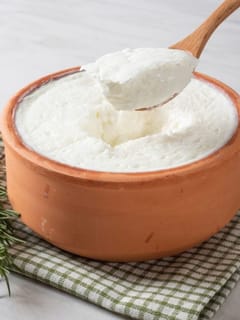 ਸਿਰਫ਼ ਦਹੀਂ ਲਗਾਉਣ ਨਾਲ ਤੁਹਾਡੇ ਵਾਲ ਨਹੀਂ ਵਧਣਗੇ, ਇਹ ਹੈ ਸਹੀ ਤਰੀਕਾ...