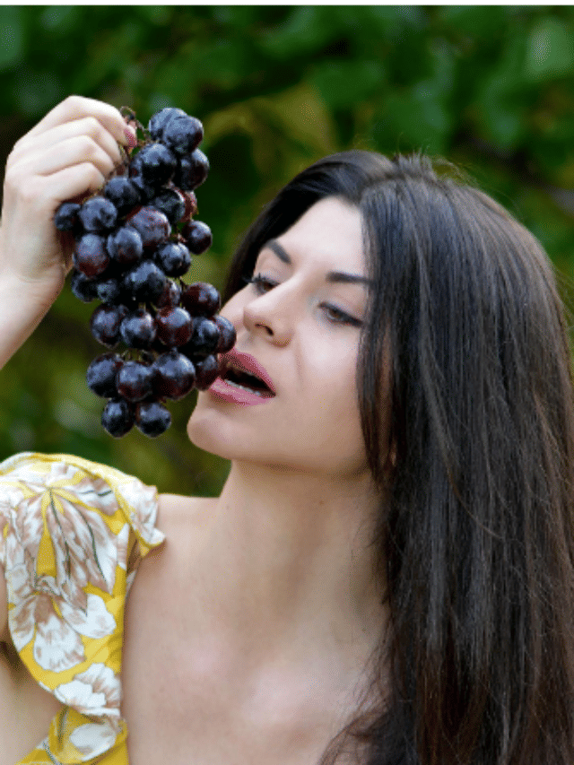 ਕਾਲੇ ਅਤੇ ਹਰੇ ਅੰਗੂਰਾਂ 'ਚ ਕਿੰਨਾ ਵਿਟਾਮਿਨ C ਪਾਇਆ ਜਾਂਦਾ ਹੈ?