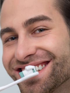 ਕਿੰਨੇ ਮਹੀਨਿਆਂ ਬਾਅਦ ਬਦਲਣਾ ਚਾਹੀਦਾ ਹੈ ਟੁੱਥਬ੍ਰਸ਼?...