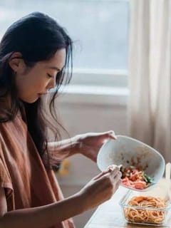 ਖਾਣਾ ਖਾਣ ਤੋਂ ਬਾਅਦ ਇਹ 7 ਕੰਮ ਨਾ ਕਰੋ, ਨਹੀਂ ਤਾਂ ਪਛਤਾਉਣਾ ਪਵੇਗਾ...