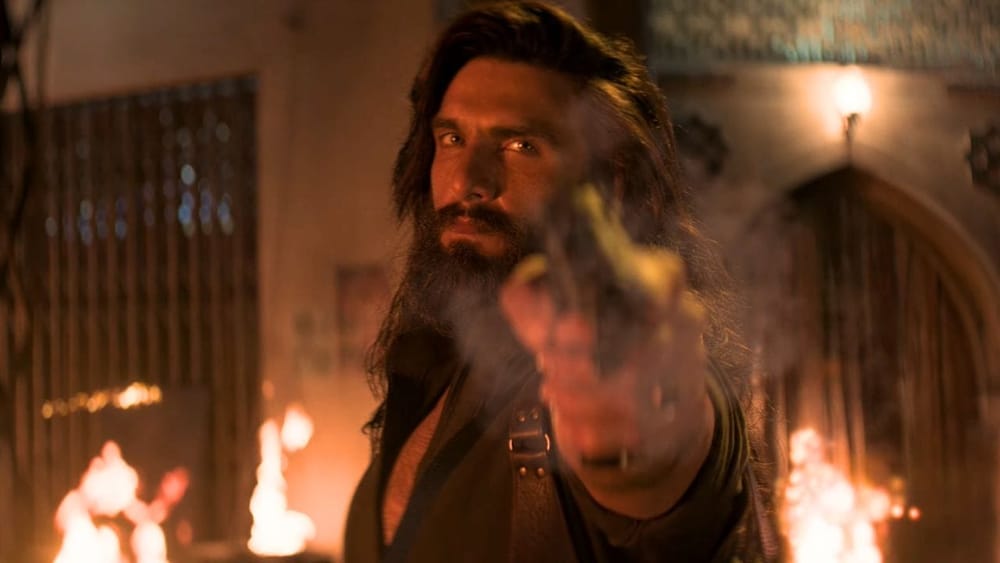 ਰਣਵੀਰ ਸਿੰਘ ਦੀ ਸਭ ਤੋਂ ਵੱਧ ਉਡੀਕੀ ਜਾਣ ਵਾਲੀ ਫਿਲਮ, "ਧੁਰੰਧਰ: ਦ ਰਿਵੈਂਜ" ਦਾ ਟ੍ਰੇਲਰ ਰਿਲੀਜ਼ ਹੋ ਗਿਆ ਹੈ ਅਤੇ ਪ੍ਰਤੀਕਿਰਿਆਵਾਂ ਬਹੁਤ ਜ਼ਿਆਦਾ ਹਨ। ਟ੍ਰੇਲਰ ਧੁਰੰਧਰ ਦੀ ਕਹਾਣੀ ਨੂੰ ਇੱਕ ਨਵੇਂ ਪੱਧਰ 'ਤੇ ਲੈ ਜਾਂਦਾ ਦਰਸਾਉਂਦਾ ਹੈ।