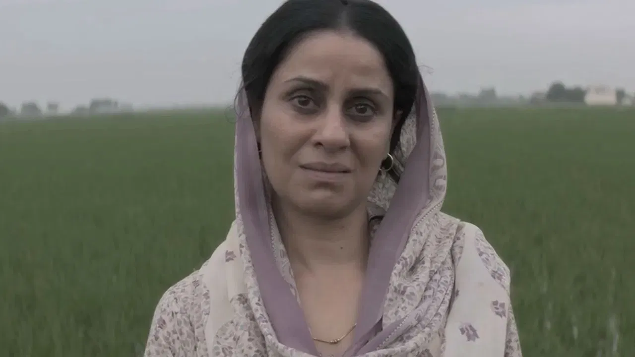 ਇਸ ਦ੍ਰਿਸ਼ ਨੂੰ ਦੇਖਣ ਤੋਂ ਬਾਅਦ, ਦਰਸ਼ਕਾਂ ਦੇ ਮਨਾਂ ਵਿੱਚ ਇੱਕੋ ਇੱਕ ਸਵਾਲ ਇਹ ਹੈ ਕਿ ਉਹ ਆਪਣੀ ਮਾਂ ਨੂੰ ਕਿਉਂ ਨਹੀਂ ਮਿਲਿਆ, ਭਾਵੇਂ ਉਸਦਾ ਪਰਿਵਾਰ ਉਸਦੇ ਸਾਹਮਣੇ ਖੜ੍ਹਾ ਸੀ, ਕੁਝ ਕਦਮ ਦੂਰ, ਅਤੇ ਉਹ ਚਾਹੁੰਦਾ ਤਾਂ ਉਨ੍ਹਾਂ ਨੂੰ ਮਿਲ ਸਕਦਾ ਸੀ।