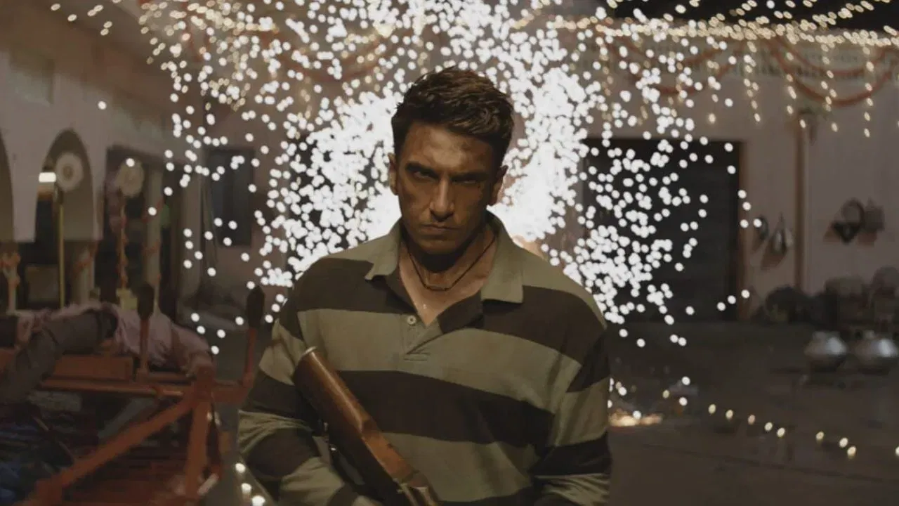 ਸੋਸ਼ਲ ਮੀਡੀਆ ਹੋਵੇ ਜਾਂ ਆਮ ਚਰਚਾ, ਇਸ ਸਮੇਂ ਸਭ ਤੋਂ ਵੱਧ ਜੋ ਲੋਕਾਂ ਦੀ ਜੁਬਾਨ ਤੇ ਹੈ, ਉਹ ਹੈ ਰਣਵੀਰ ਸਿੰਘ ਦੀ ਹਾਲੀਆ ਫਿਲਮ 'ਧੁਰੰਧਰ: ਦ ਰਿਵੈਂਜ' ਹੈ। ਇਹ ਫਿਲਮ 19 ਮਾਰਚ ਨੂੰ ਰਿਲੀਜ਼ ਹੋਈ ਸੀ ਅਤੇ ਇਸਨੂੰ ਖੂਬ ਪਸੰਦ ਕੀਤਾ ਜਾ ਰਿਹਾ ਹੈ।