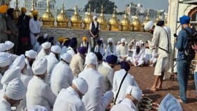 ਹੋਲਾ ਮਹੱਲਾ ਦੀ ਸਮਾਪਤੀ ਮਗਰੋਂ ਸੱਚਖੰਡ ਸ੍ਰੀ ਹਰਿਮੰਦਰ ਸਾਹਿਬ ਵਿਖੇ ਸੋਨੇ ਦੀ ਸਫਾਈ ਸੇਵਾ ਸ਼ੁਰੂ, ਯੂਕੇ ਤੋਂ ਆਇਆ ਜੱਥਾ...