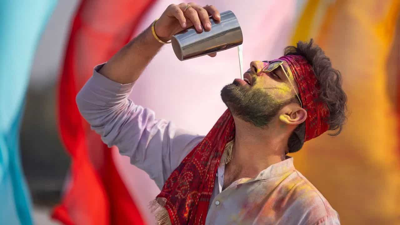 ਹੋਲੀ ਤੇ ਭਾਂਗ ਦਾ ਨਸ਼ਾ ਪੈ ਗਿਆ ਭਾਰੀ? ਇਨ੍ਹਾਂ ਘਰੇਲੂ ਨੁਸਖਿਆਂ ਨਾਲ ਤੁਰੰਤ ਮਿਲੇਗੀ ਰਾਹਤ ਹੋਲੀ ਤੇ ਭਾਂਗ ਦਾ ਨਸ਼ਾ ਪੈ ਗਿਆ ਭਾਰੀ? ਇਨ੍ਹਾਂ ਘਰੇਲੂ ਨੁਸਖਿਆਂ ਨਾਲ ਤੁਰੰਤ ਮਿਲੇਗੀ ਰਾਹਤ