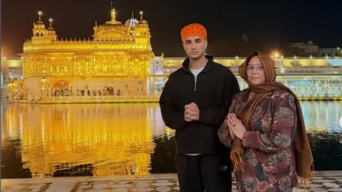 ਅਭਿਸ਼ੇਕ ਸ਼ਰਮਾ ਪਹੁੰਚੇ ਅੰਮ੍ਰਿਤਸਰ, ਮਾਂ ਨਾਲ ਸ੍ਰੀ ਦਰਬਾਰ ਸਾਹਿਬ ਟੇਕਿਆ ਮੱਥਾ