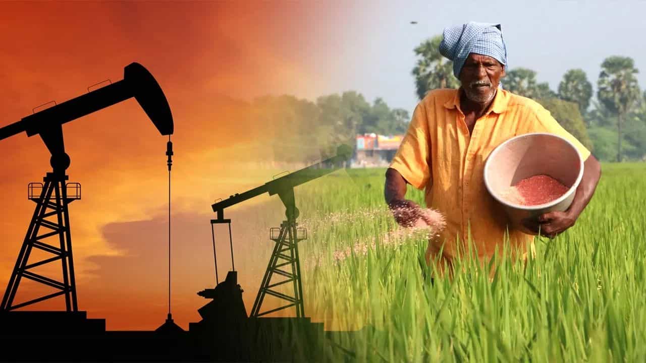 ਤੇਲ ਤੋਂ ਬਾਅਦ ਹੁਣ ਖਾਦ ਤੇ ਸੰਕਟ ਦੇ ਬੱਦਲ! ਜਾਣੋ ਹਰ ਸਾਲ ਕਿੰਨੇ ਹਜ਼ਾਰ ਕਰੋੜ ਦਾ ਫਰਟੀਲਾਈਜ਼ਰ ਇੰਪੋਰਟ ਕਰਦਾ ਹੈ ਭਾਰਤ ਤੇਲ ਤੋਂ ਬਾਅਦ ਹੁਣ ਖਾਦ ਤੇ ਸੰਕਟ ਦੇ ਬੱਦਲ! ਜਾਣੋ ਹਰ ਸਾਲ ਕਿੰਨੇ ਹਜ਼ਾਰ ਕਰੋੜ ਦਾ ਫਰਟੀਲਾਈਜ਼ਰ ਇੰਪੋਰਟ ਕਰਦਾ ਹੈ ਭਾਰਤ