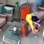 Viral Video: ਮੋਬਾਈਲ ‘ਤੇ ਗੇਮ ਖੇਡ ਰਹੀ ਸੀ ਕੁੜੀ, ਹੋਇਆ ਜ਼ੋਰਦਾਰ ਧਮਾਕਾ, ਮਸਾ ਬਚੀ ਜਾਨ