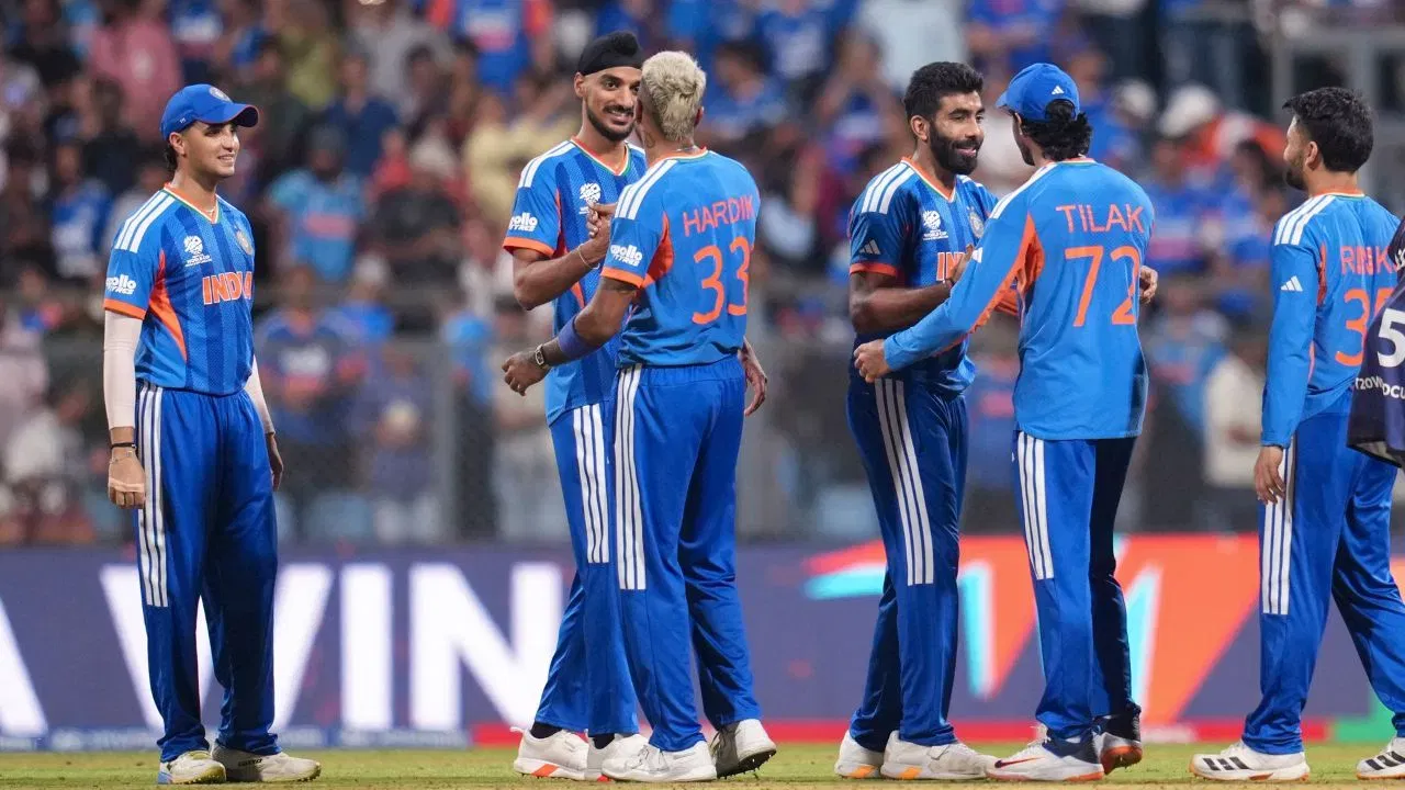 2024 ਵਿੱਚ ਭਾਰਤ ਦੀ ਜਿੱਤ ਤੋਂ ਬਾਅਦ, ਬੀਸੀਸੀਆਈ ਨੇ 125 ਕਰੋੜ ਦੀ ਵੱਖਰੀ ਇਨਾਮੀ ਰਾਸ਼ੀ ਦਾ ਐਲਾਨ ਕੀਤਾ ਸੀ। ਇਸ ਲਈ, ਜੇਕਰ 2026 ਵਿੱਚ ਵੀ ਟੀਮ ਜਿੱਤ ਜਾਂਦੀ ਹੈ, ਤਾਂ ਹੋਰ ਵੀ ਵੱਡੇ ਜਸ਼ਨ ਹੋ ਸਕਦੇ ਹਨ। ਟੀਮ ਇੰਡੀਆ ਨੂੰ ਬੀਸੀਸੀਆਈ ਤੋਂ ਇਨਾਮੀ ਰਾਸ਼ੀ ਵੀ ਮਿਲ ਸਕਦੀ ਹੈ। (PHOTO CREDTI- PTI)