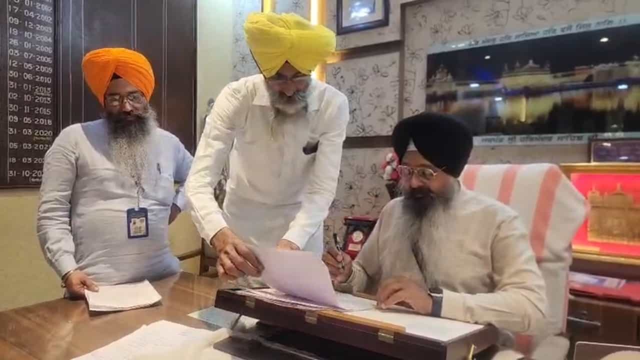 ਗੁਰੂ ਘਰ ਦੇ ਸਿਰੋਪਾਓ ਤੇ ਵੀ ਈਰਾਨ-ਇਜ਼ਰਾਈਲ ਜੰਗ ਦਾ ਅਸਰ, ਕੈਮੀਕਲ ਦੀ ਸਪਲਾਈ ਰੁਕਣ ਕਾਰਨ ਪੈਦਾ ਹੋਇਆ ਸੰਕਟ