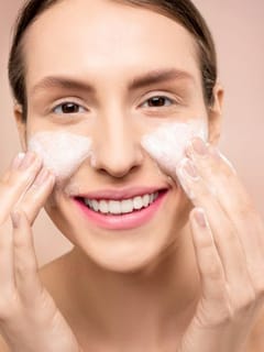 ਚਿਹਰੇ ‘ਤੇ ਗਲਤੀ ਨਾਲ ਵੀ ਨਾ ਲਗਾਉਣਾ ਇਹ 5 ਚੀਜ਼ਾਂ...