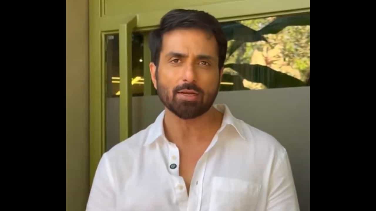 ਦੁਬਈ ਚ ਫਸੇ ਲੋਕਾਂ ਦੀ ਮਦਦ ਲਈ ਅੱਗੇ ਆਏ ਸੋਨੂੰ ਸੂਦ, ਰਹਿਣ ਲਈ ਮੁਫ਼ਤ ਚ ਮੁਹੱਈਆ ਕਰਵਾ ਰਹੇ ਜਗ੍ਹਾ