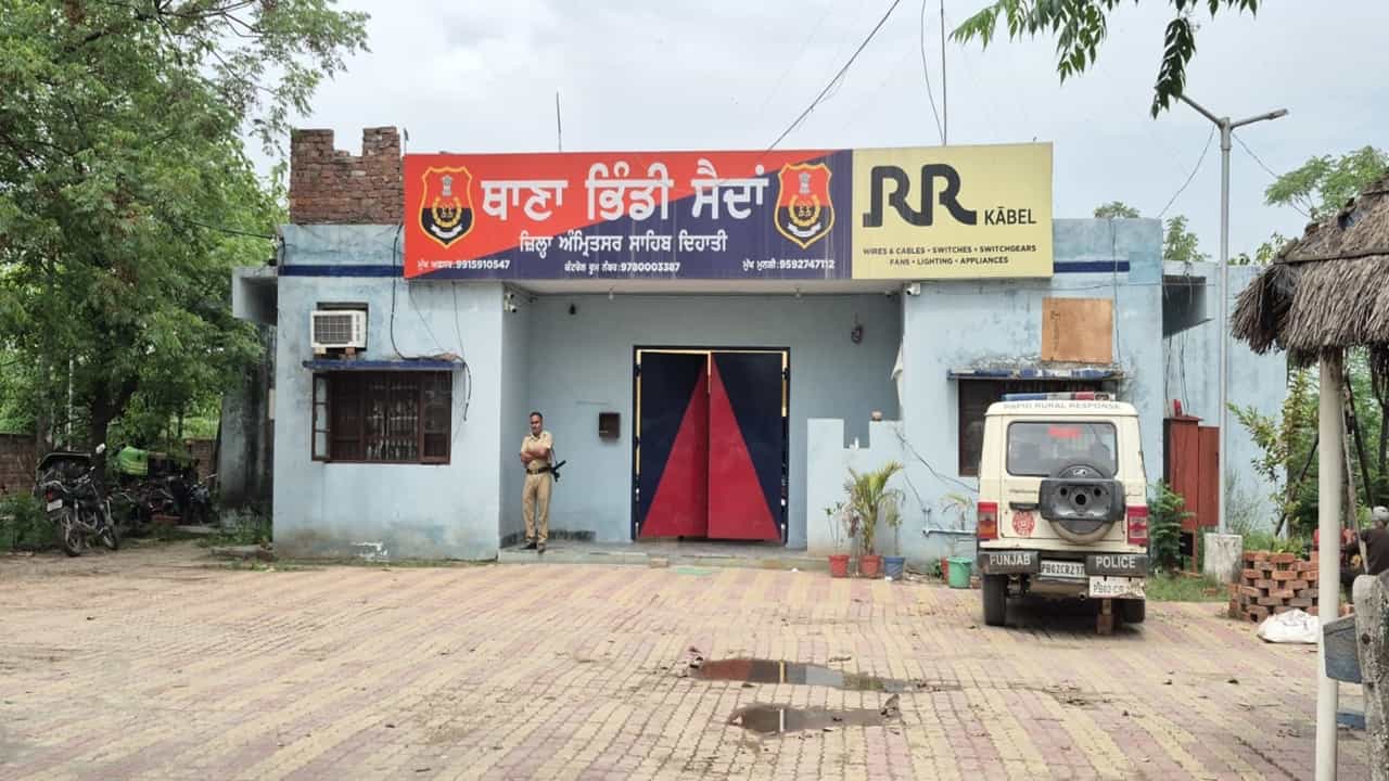 ਅੰਮ੍ਰਿਤਸਰ: ਭਿੰਡੀਸੈਦਾਂ ਥਾਣੇ ਚ ਅੱਧੀ ਰਾਤ ਧਮਾਕੇ ਦੀ ਆਵਾਜ਼ ਨਾਲ ਹੜਕੰਪ, ਪੁਲਿਸ ਵੱਲੋਂ ਅਜੇ ਤੱਕ ਕੋਈ ਅਧਿਕਾਰਿਕ ਪੁਸ਼ਟੀ ਨਹੀਂ