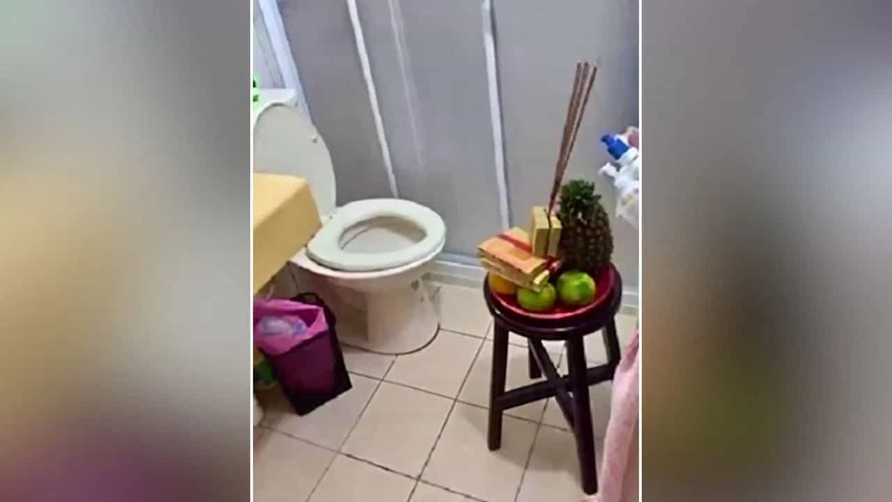 Ajab Gajab! ਇਸ ਦੇਸ਼ ਵਿੱਚ ਟਾਇਲਟ ਸੀਟ ਨੂੰ ਪੂਜਦੇ ਹਨ ਲੋਕ; ਕਾਰਨ ਜਾਣ ਕੇ ਰਹਿ ਜਾਓਗੇ ਹੈਰਾਨ