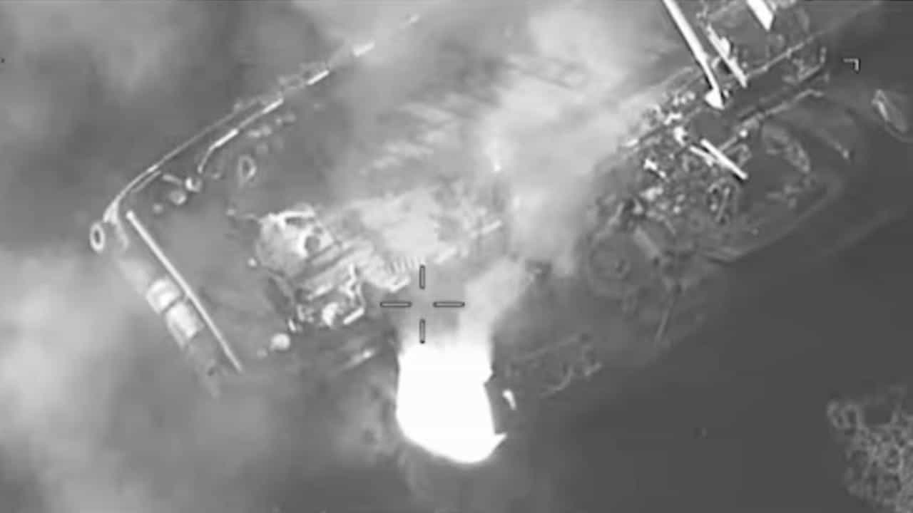 ਅਮਰੀਕਾ ਨੇ ਭਾਰਤ ਆਉਣ ਵਾਲੇ ਈਰਾਨੀ ਜਹਾਜ਼ ਨੂੰ ਬਣਾਇਆ ਨਿਸ਼ਾਨਾ, ਮਸ਼ਹਦ ਹਵਾਈ ਅੱਡੇ ਤੇ ਕੀਤਾ ਤਬਾਹ ਅਮਰੀਕਾ ਨੇ ਭਾਰਤ ਆਉਣ ਵਾਲੇ ਈਰਾਨੀ ਜਹਾਜ਼ ਨੂੰ ਬਣਾਇਆ ਨਿਸ਼ਾਨਾ, ਮਸ਼ਹਦ ਹਵਾਈ ਅੱਡੇ ਤੇ ਕੀਤਾ ਤਬਾਹ