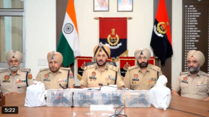 ਅੰਮ੍ਰਿਤਸਰ: ਡਰੱਗਸ ਅਤੇ ਹਥਿਆਰ ਤਸਕਰੀ ਰੈਕੇਟ ਦਾ ਪਰਦਾਫਾਸ਼, PAK ਨਾਲ ਜੁੜੇ ਤਾਰ