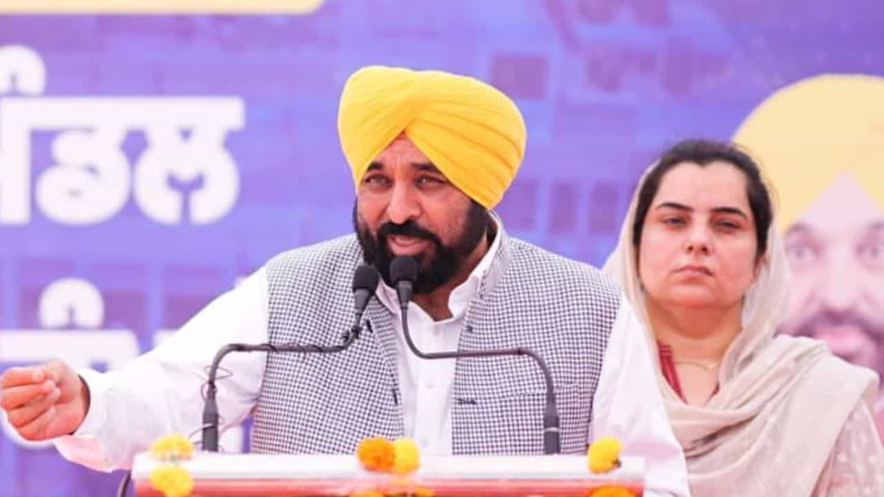 ਬਠਿੰਡਾ ਪਹੁੰਚੇ CM ਮਾਨ ਨੇ ਕੀਤੇ ਕਈ ਐਲਾਨ, ਬੋਲੇ - 8ਵੀਂ ਦੇ ਟੌਪਰਾਂ ਨੂੰ ਸਕੂਲ ਆਫ ਐਮੀਨੈਂਸ ਚ ਮਿਲੇਗਾ ਸਿੱਧਾ ਦਾਖਲਾ
